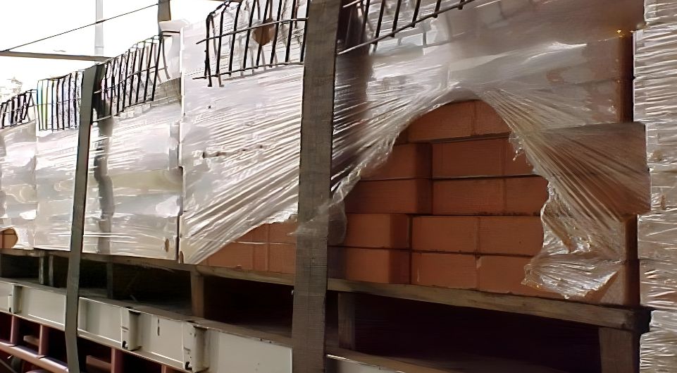 Milk spillage due to shoring bars not being installed correctly.